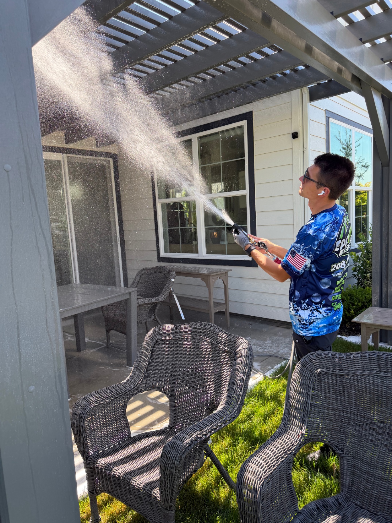 Soft washing exterior windows and siding with low-pressure rinse
