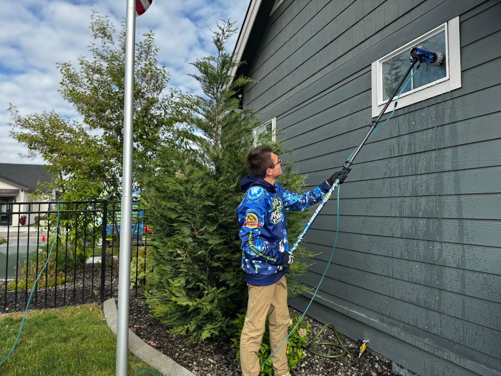 Professional window cleaning in The Bench, Idaho - Example 3